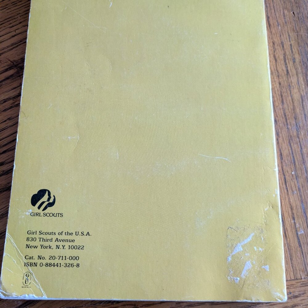 Girl Scout Badges And Signs Book 1980 Vintage Girl Scouts - Picture 4 of 5